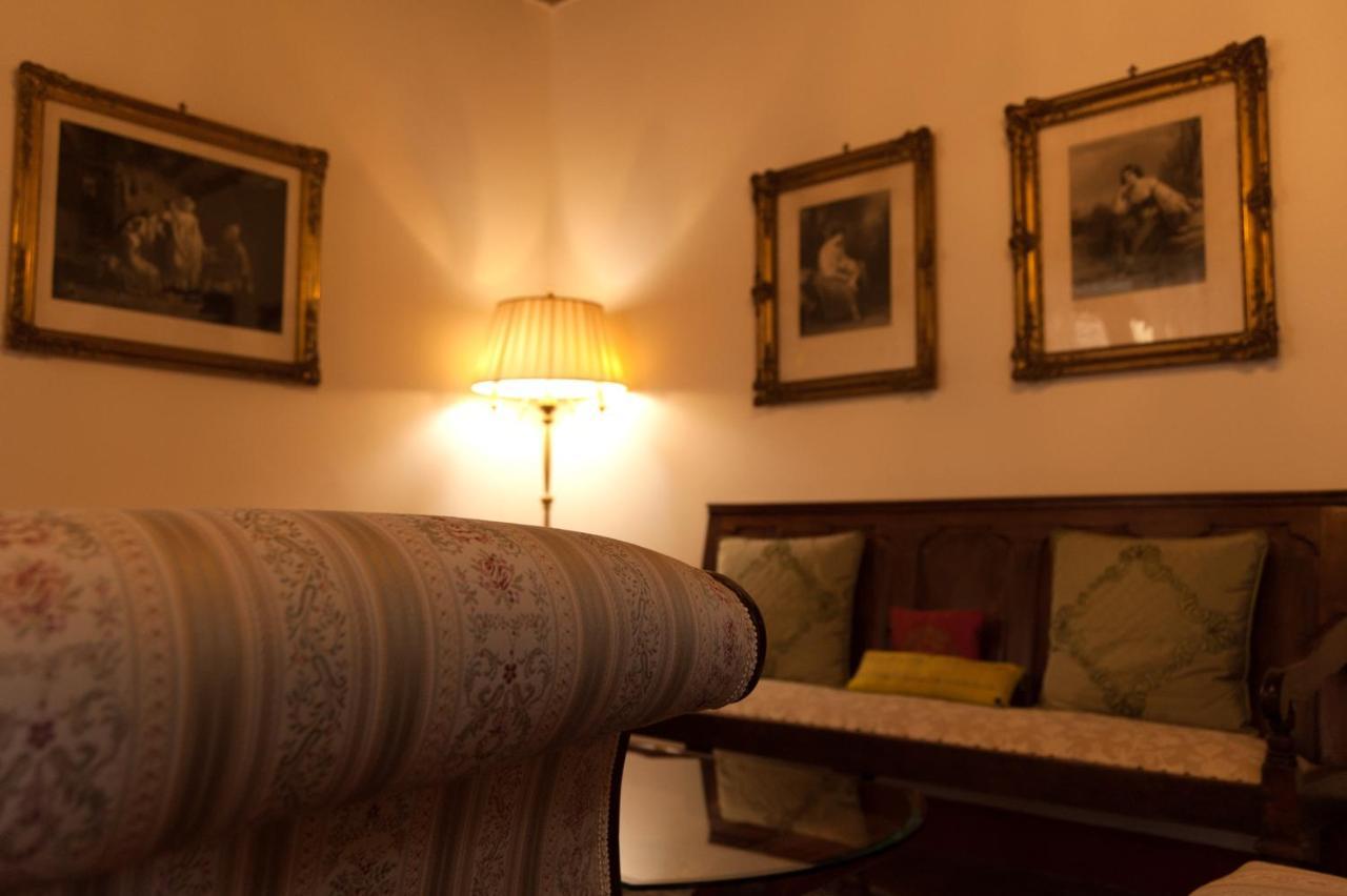 Palazzo Benucci Bed and Breakfast San Gimignano Exteriör bild