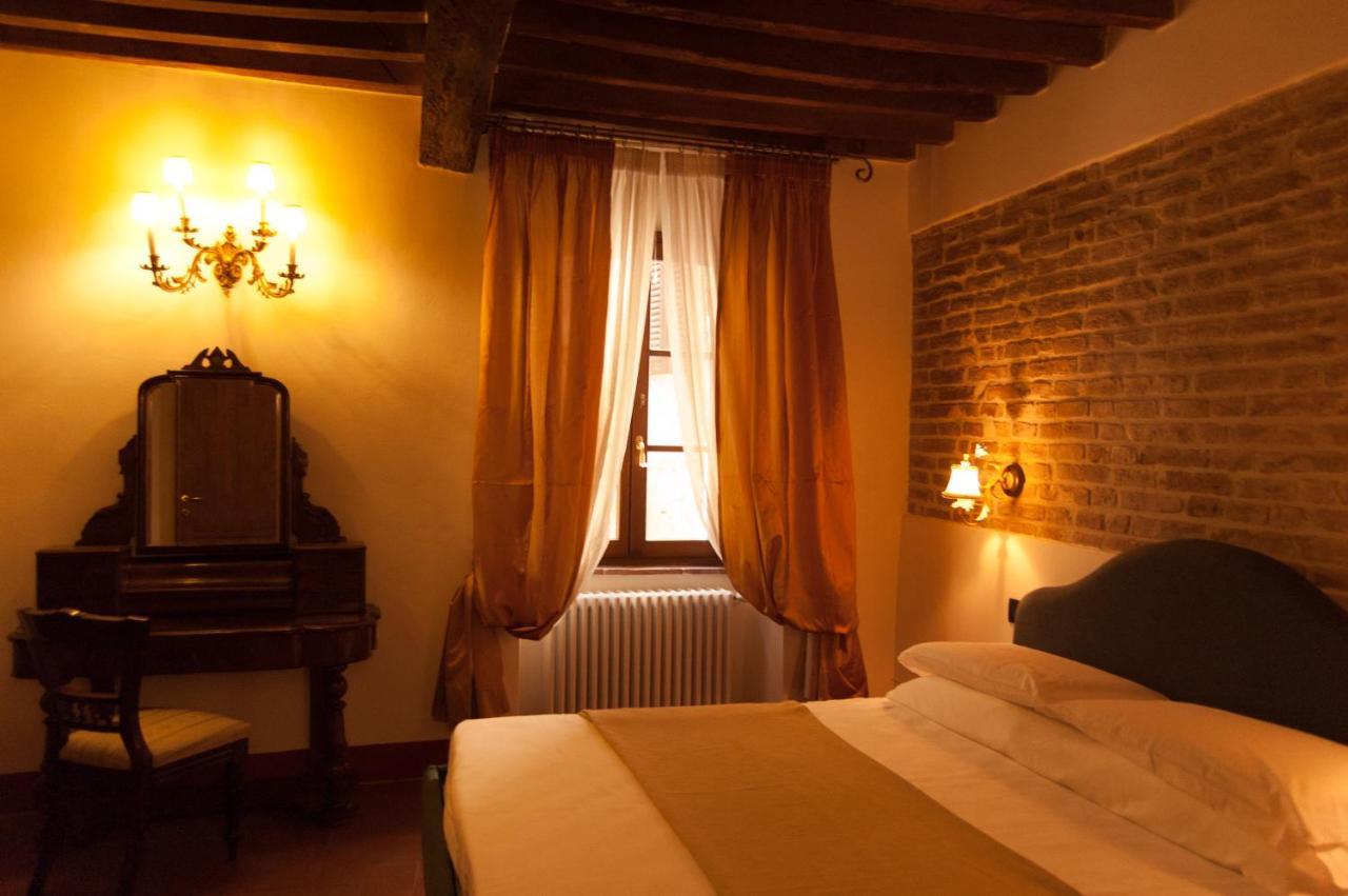 Palazzo Benucci Bed and Breakfast San Gimignano Exteriör bild