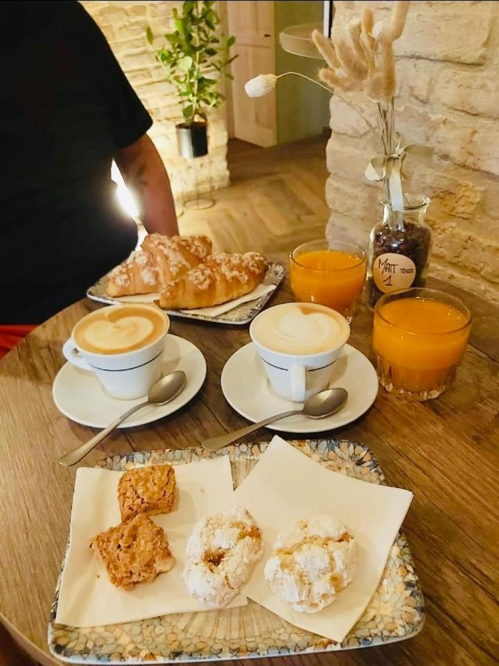 Palazzo Benucci Bed and Breakfast San Gimignano Exteriör bild